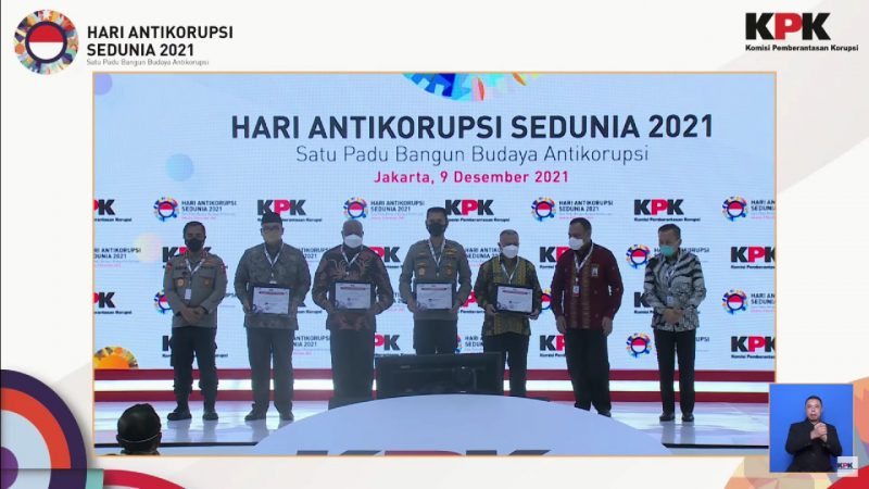 Peringatan Hari Anti Korupsi, Polda Sumut Terima Piagam Penghargaan Sebagai Polda Terbaik