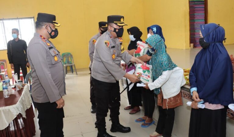 Polres Pelabuhan Belawan Bagikan Hadiah Lucky Draw ke Peserta Vaksinasi di Marelan Hall