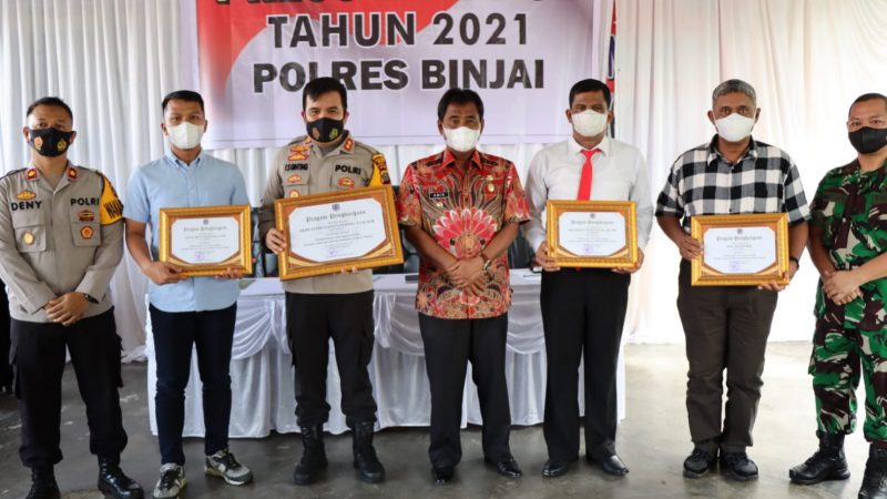 Gelar Press Release Akhir Tahun, Kapolres Binjai Terima Piagam Penghargaan Dari Walikota