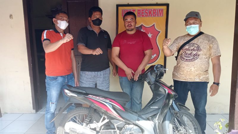 Jambret HP IRT di Halte, Anus Bonyok Dihajar Massa