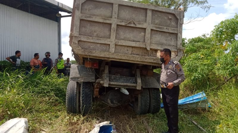 Laka Tunggal Truk Fuso di Desa Aras Kabu, Sat Lantas Polresta Deli Serdang Cek ke TKP