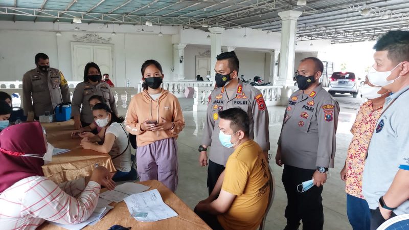 Kapolresta Deli Serdang Tinjau Vaksinasi Anak dan Lansia di 2 Kecamatan