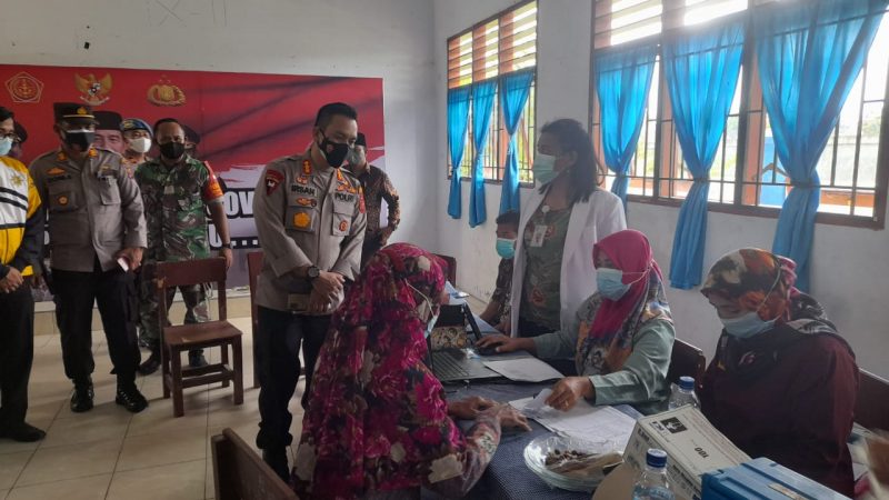Kapolresta Deli Serdang Tinjau Pelaksanaan Percepatan Vaksinasi di SMPN 1 Beringin