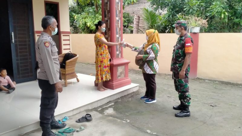Bhabinkamtibmas Bersama Nakes dan Babinsa Gelar Tracing Di Dusun Sunda Desa Pasar V Kebun Kelapa