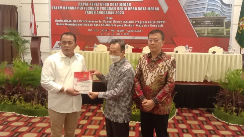 Susun Program Kerja TA 2023, DPRD Kota Medan Laksanakan Raker di Sibolangit