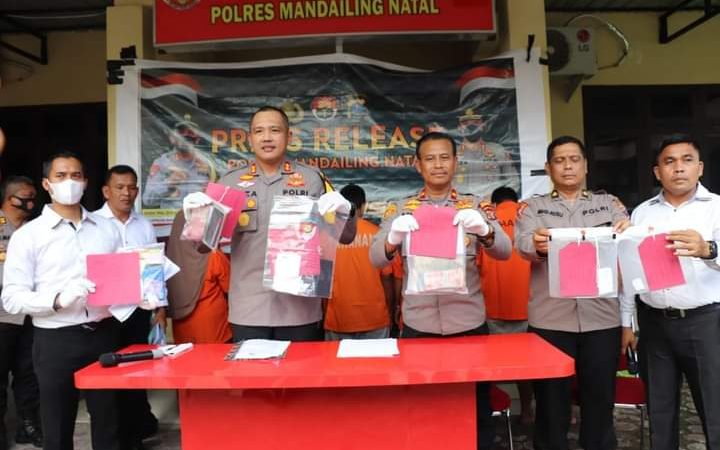 Kapolres Madina Pimpin Press Release Pengungkapan Kasus Judi Togel
