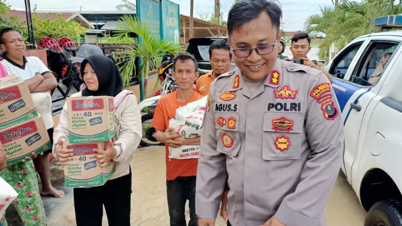 Polresta Deli Serdang Tanggap Situasi, Berikan Bantuan dan Evakuasi Masyarakat Terdampak Banjir