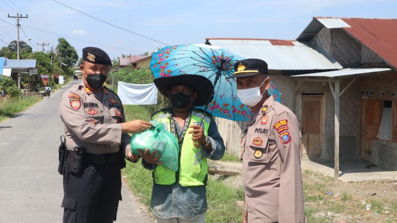 Polres Sergai Kembali Berikan Bansos ke Warga yang Terdampak Kenaikan Harga BBM