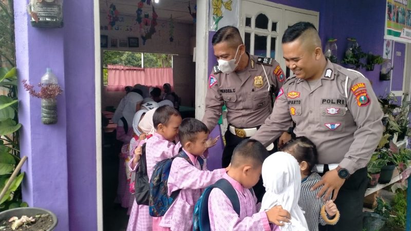 Polisi Sahabat Anak, Ini Aksi Anggota Polres Sergai