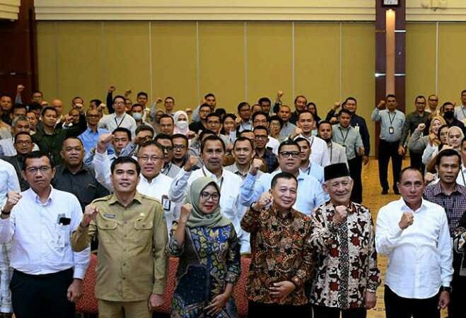 Gubsu Berikan Bimbingan ke Komisaris Beserta Staf Bank Sumut