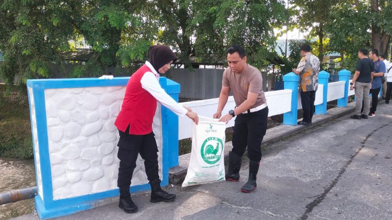 Polri Peduli lingkungan, Polresta Deli Serdang Bersihkan Sampah di Sekitaran Sungai Malinda