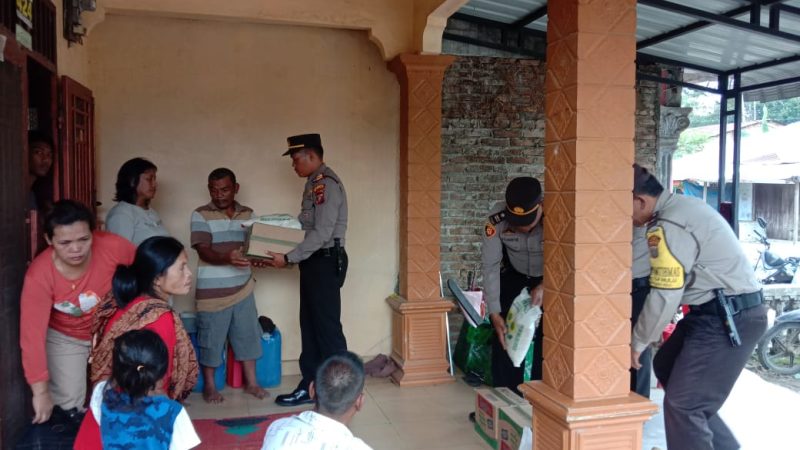 Peduli Korban Kebakaran, Polsek Tiga Juhar Polresta Deli Serdang Berikan Sembako