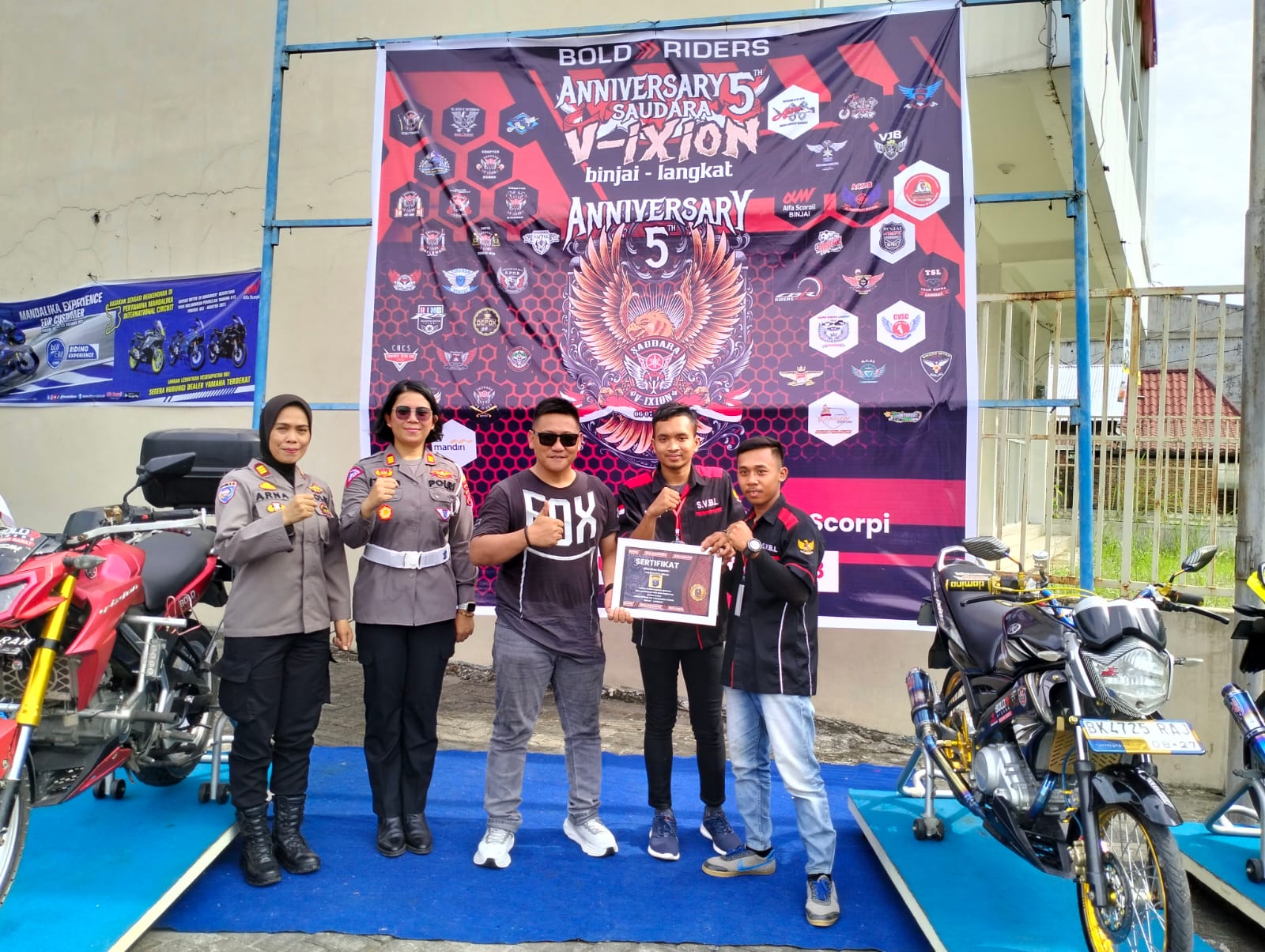 Kapolres Binjai Terima Plakat Penghargaan Dari Komunitas Bikers Mitra Polri