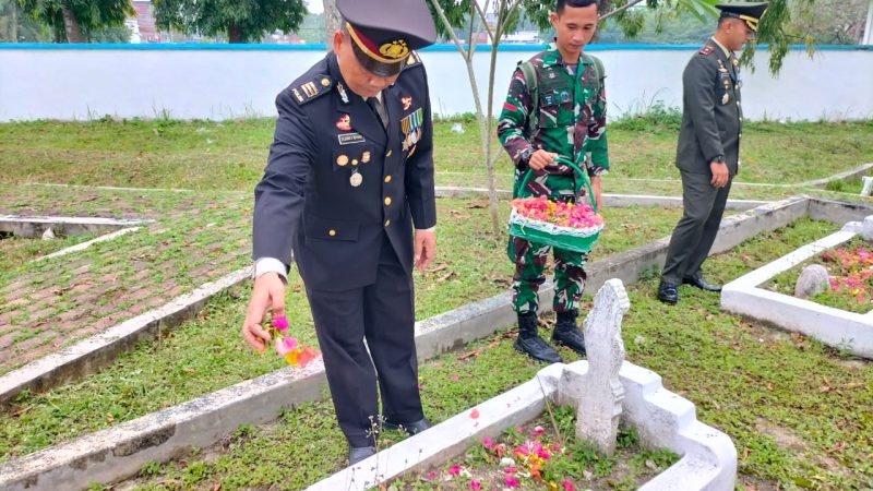 Kabag SDM Ikuti Upacara Ziarah Nasional dan Tabur Bunga Menyambut HUT TNI ke-78