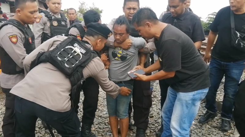Gerebek Bantaran Rel KA Tembung Polisi Tangkap 3 Pengedar Narkoba, 1 Diantaranya IRT