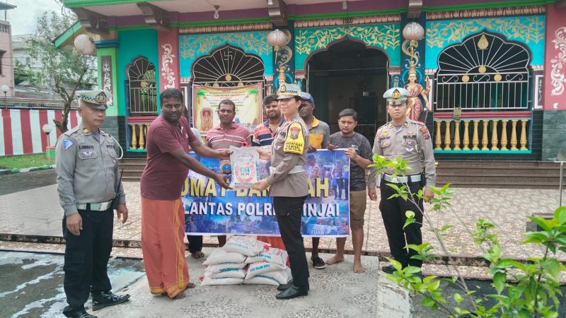Kasat Lantas Polres Binjai Bersama Personil Gelar Jumat Barokah