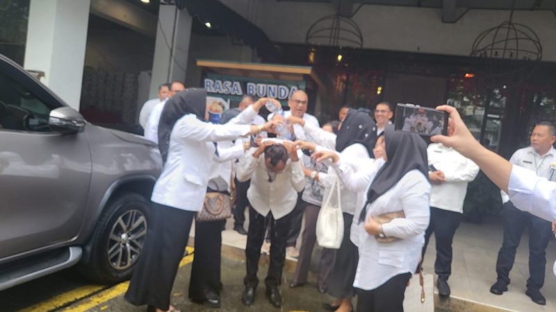 Beri Kejutan di Milad Kadis Kominfo, Pj Gubernur Sumut Pesan OPD Pemprov Tetap Solid