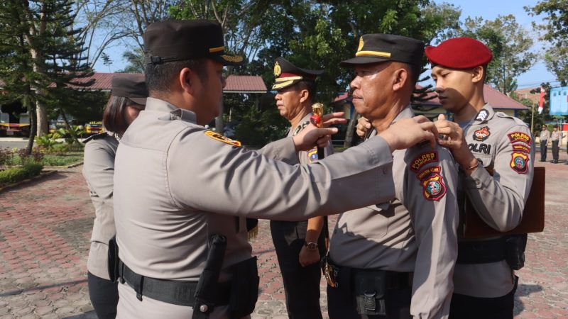 Kapolres Langkat Pimpin Upacara Kenaikan Pangkat Pengabdian Personel