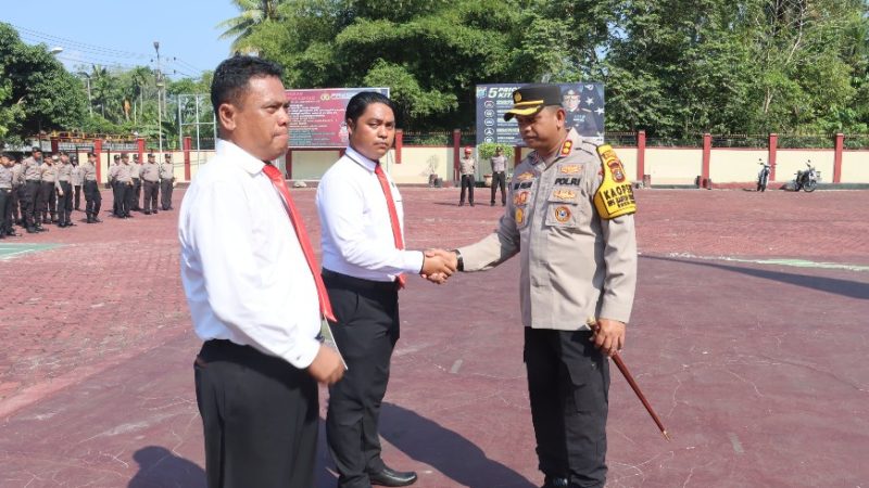 Saat Memimpin Giat Apel Pagi, Kapolres Madina Berikan Reward Dadakan Kepada Personil Berprestasi