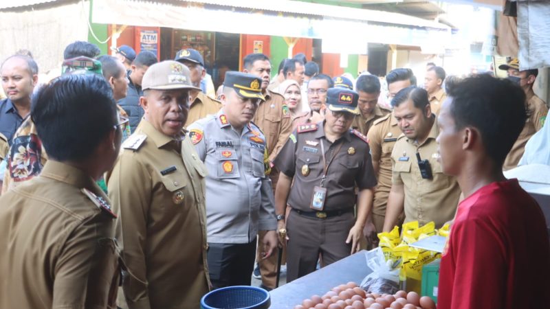 Kapolres-Forkopimda Kabupaten langkat Cek Bahan Pokok di Pasar-Gudang Bulog
