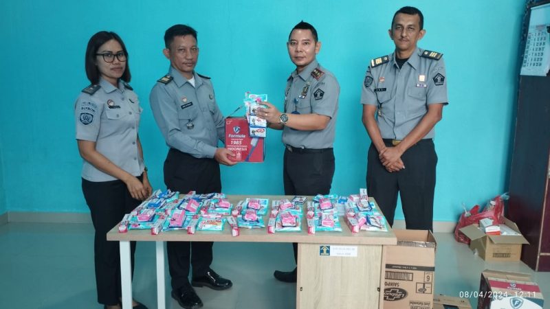 Penghujung Ramadhan, LPKA Palu Bagikan Peralatan Mandi kepada Anak Binaan