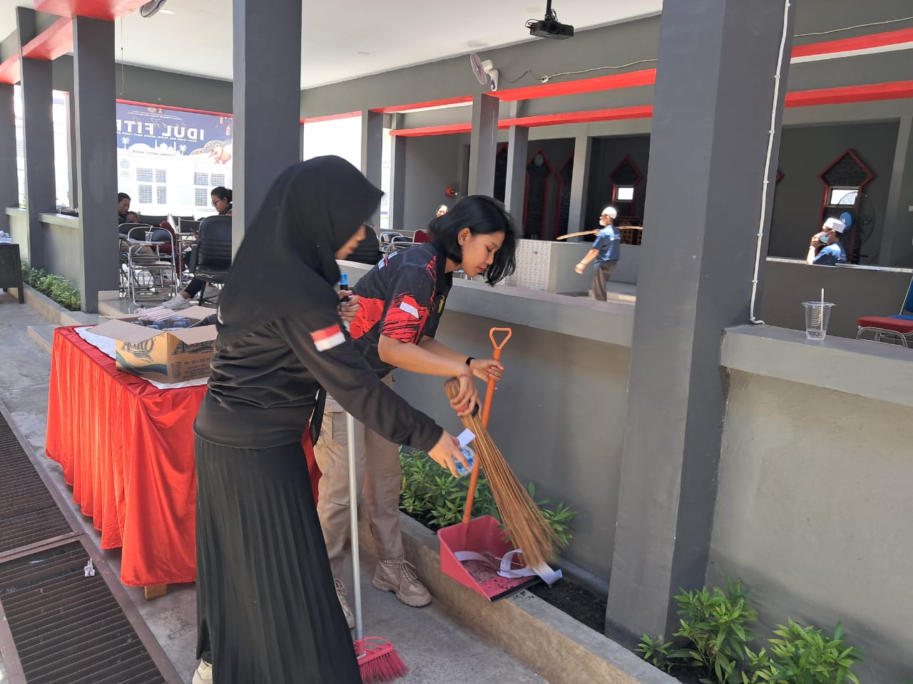 Semarak Hari Bakti Pemasyarakatan Ke-60, LPKA Palu dan Puskesmas Bersama FK Untad Gelar Aksi Kebersihan