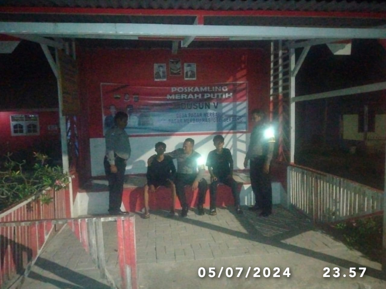 Bhabinkamtibmas Jajaran Polresta Deli serdang Cek Dan Himbau Keaktifan Ronda Malam