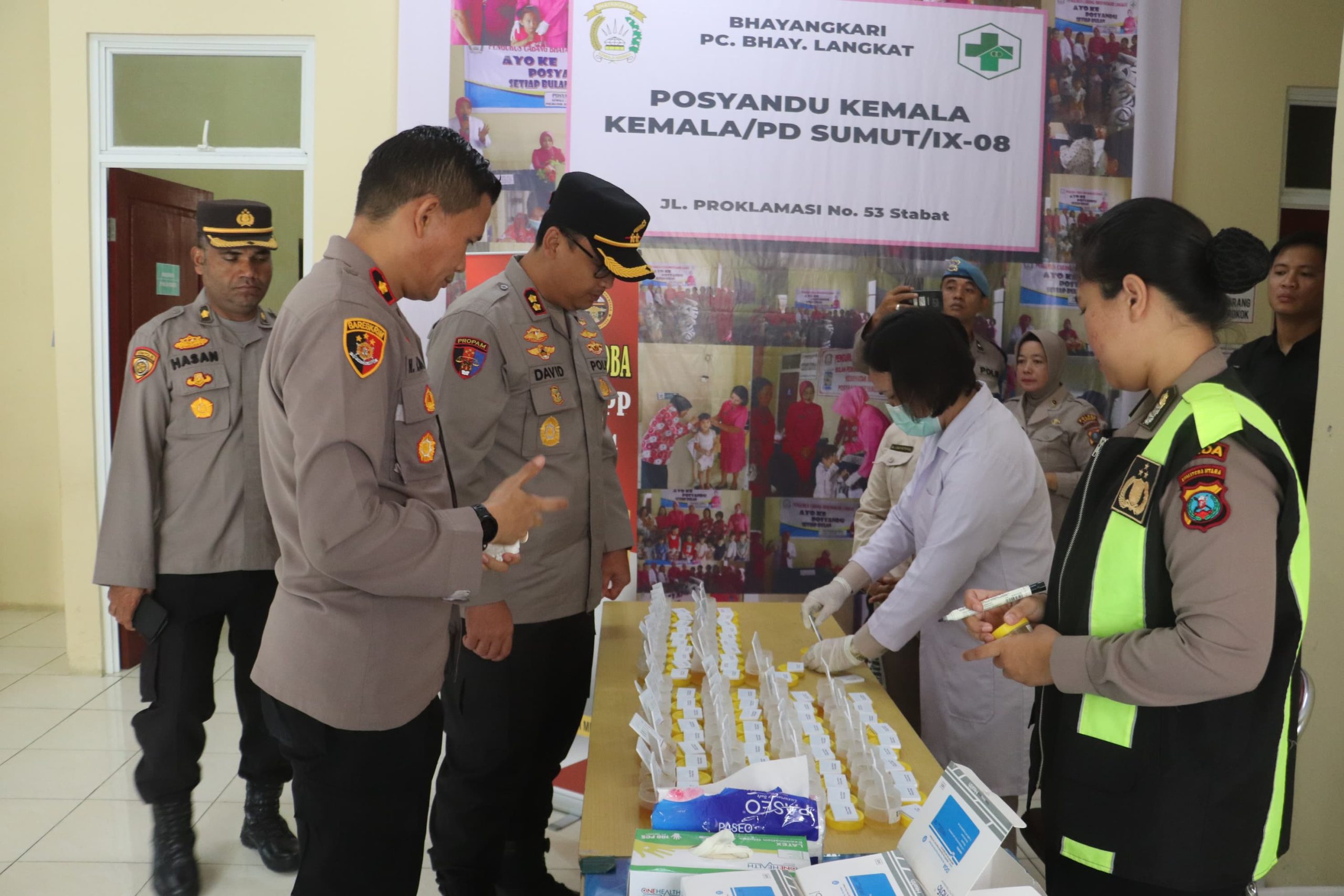 Berikan Contoh Kepada Anggota, Kapolres Langkat Ikut Tes Urine