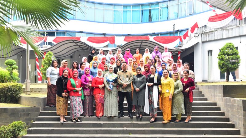 DWP Sekretariat DPRD Medan Gelar Lomba Fashion Show Kebaya