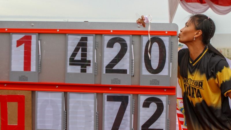 Diva Atlet Asal DKI Perbaharui Rekor PON dan Nasional Lompat Tinggi Galah di PON XXI