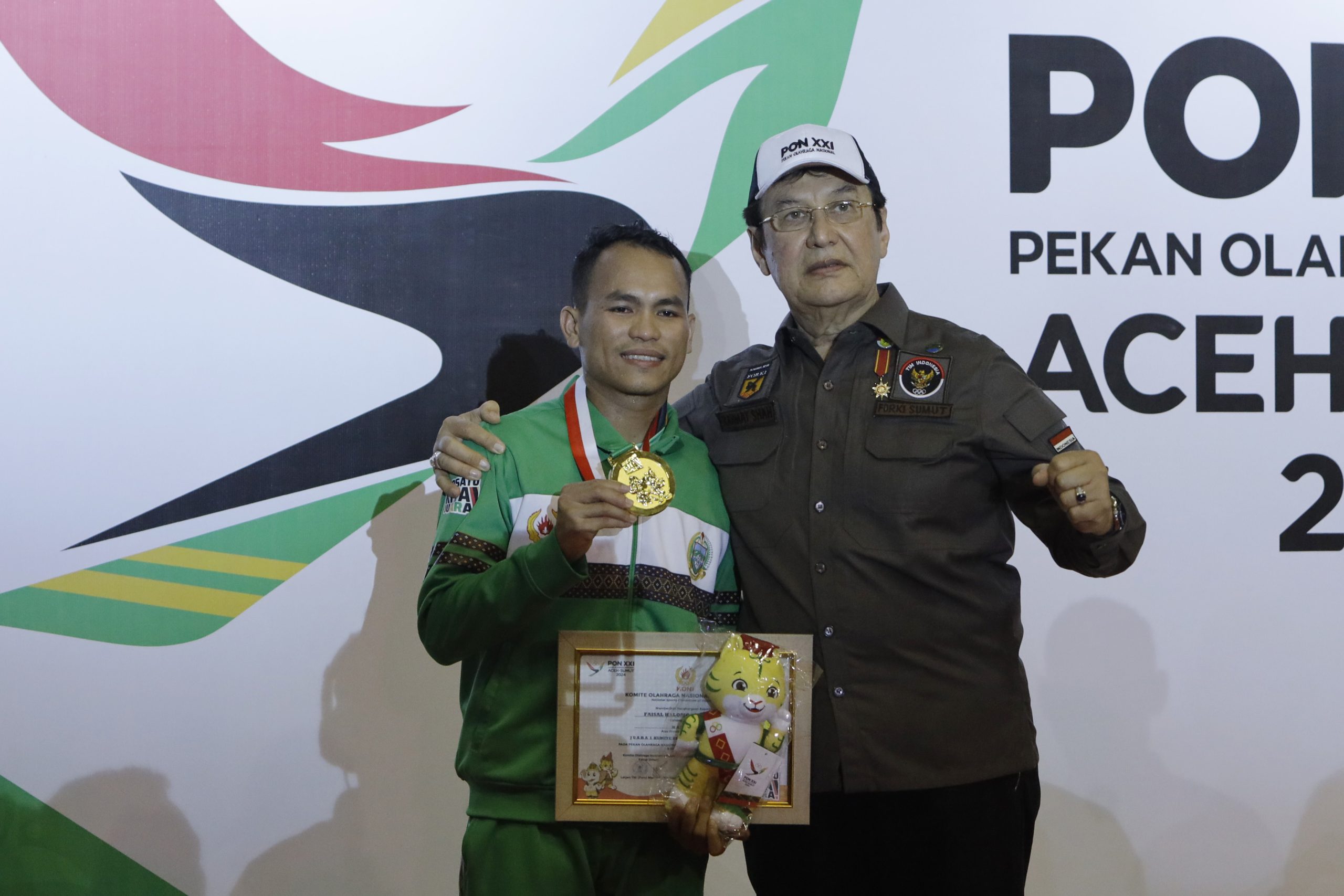 Cerita Karateka Sumut Kalahkan Sahabat Masa Kecilnya di Final Cabor Karate
