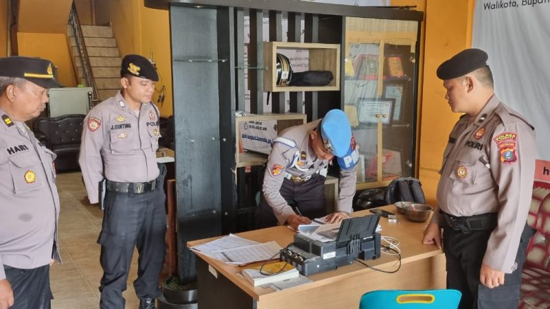 Subsatgas Propam Polres Langkat OMP Toba 2024 Laksanakan Pengawasan Personel di KPU dan Bawaslu