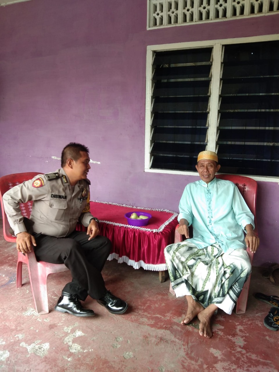 Bhabinkamtibmas Polsek Stabat Laksanakan Door To Door dan Sambang Desa, Himbau Tokoh Masyarakat Jaga Kamtibmas