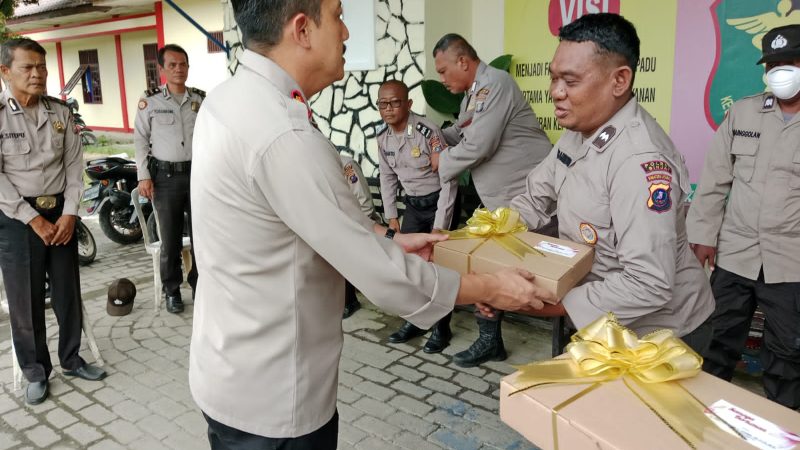 Kapolres Binjai Beri Semangat dan Motivasi ke Personil yang Sakit Menahun