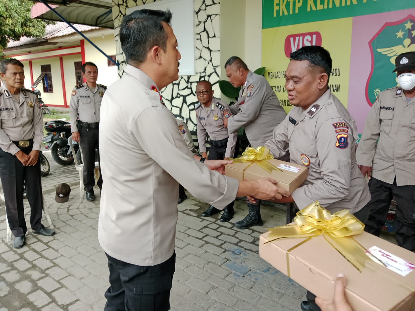 Kapolres Binjai Beri Semangat dan Motivasi ke Personil yang Sakit Menahun