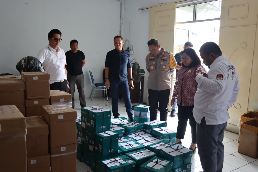 Pastikan Kesiapan Pemilu, Kapolresta Deli Serdang Tinjau dan Cek Gudang Logistik KPU