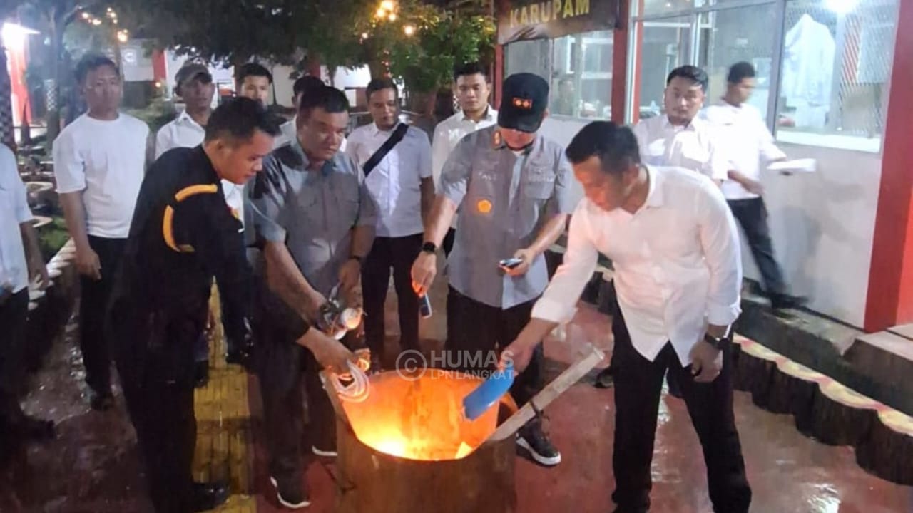 Wujudkan Zero Halinar, Kepala Lapas Narkotika Langkat Pimpin Razia Kamar Hunian