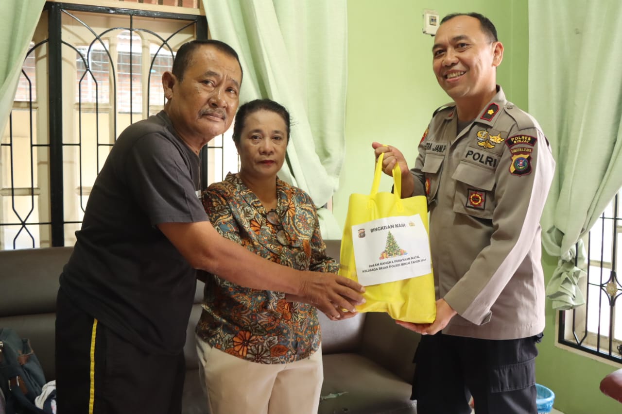 Menyambut Natal 2024, Polres Binjai Berikan Bantuan ke Purnawirawan dan Anak Yatim Piatu Polri