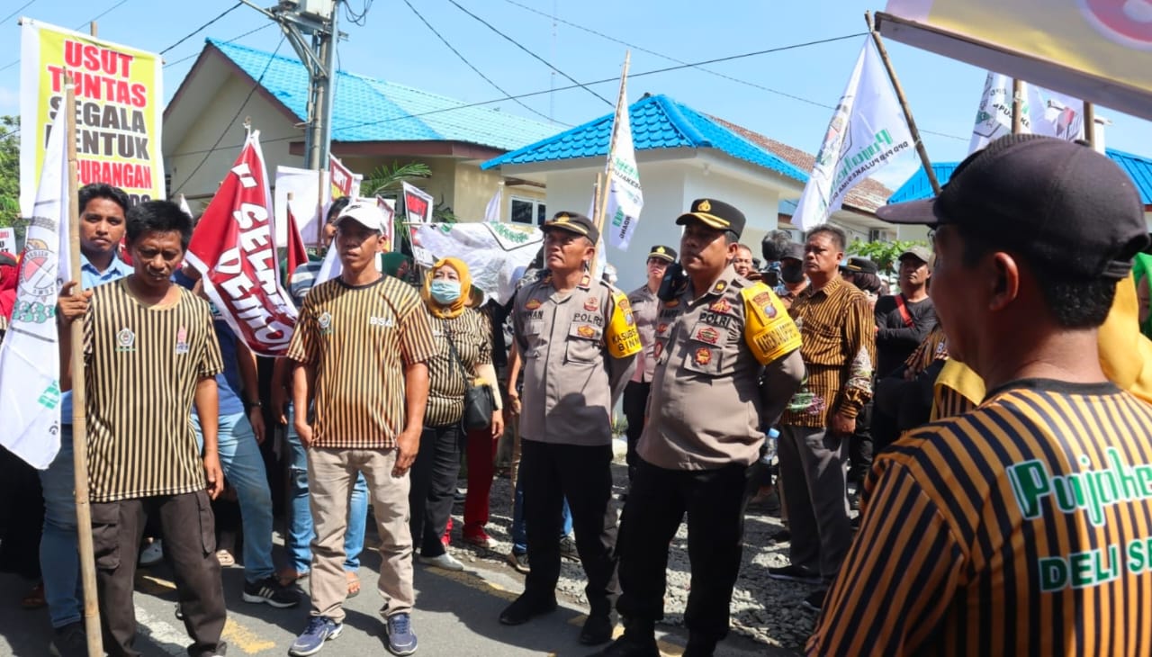 Polresta Deli Serdang kawal Unjuk Rasa Damai Dengan Humanis