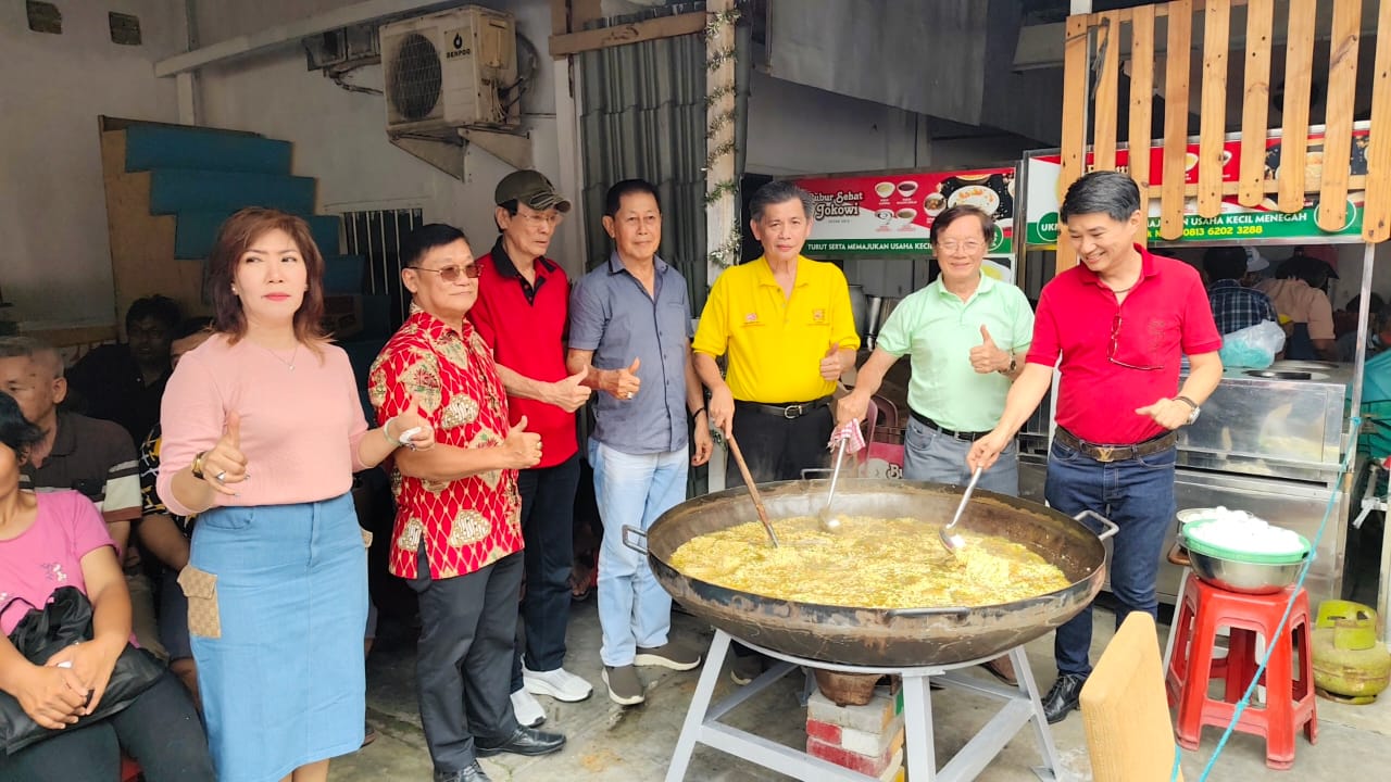 Warga Antusias Hadiri Makan Siang Gratis oleh YLMI, Hartono: Semoga Masyarakat Terbantu