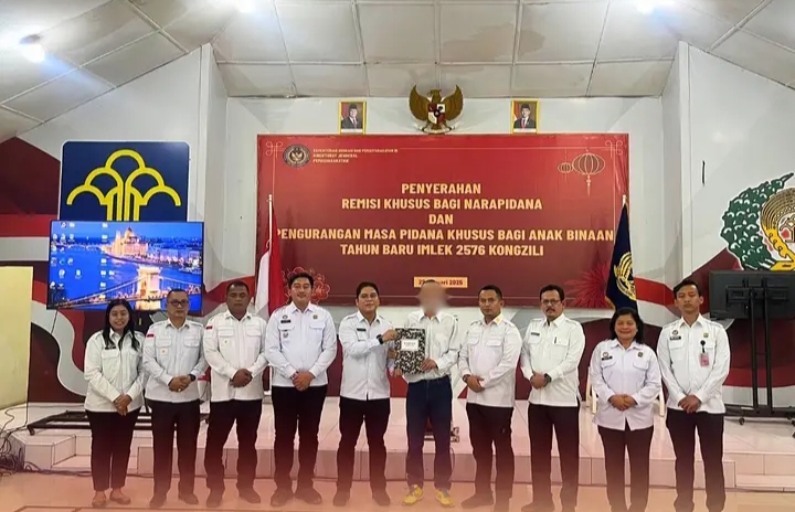 Seorang Warga Binaan Rutan Klas I Medan Terima Remisi Khusus Imlek