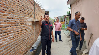 Kondisi Pagar Tembok Miring,Terancam Ambruk