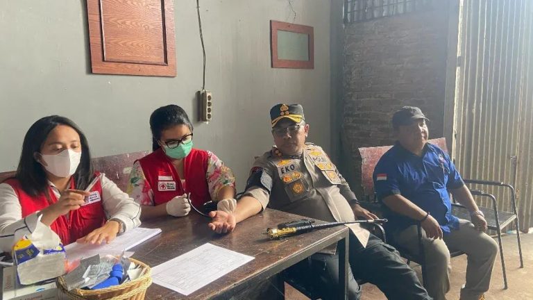 Donor Darah Warnai Peringatan May Day 2025 di Karo, Personel Polres Ikut Ambil Bagian
