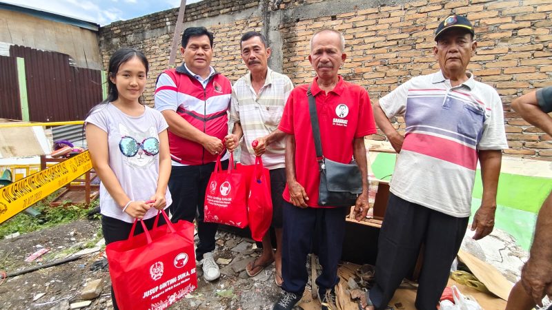 Anggota DPRD Medan Fraksi PDI Perjuangan Berikan Bantuan Kepada Korban Kebakaran