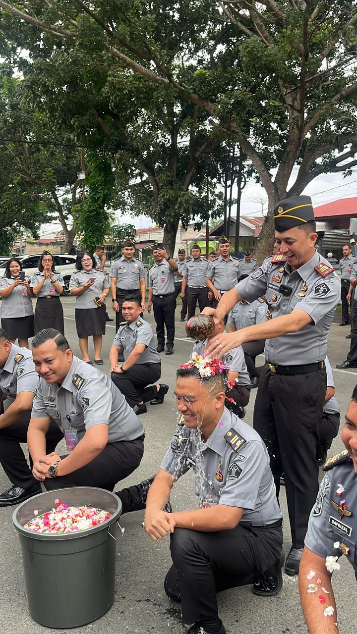Rutan Kelas I Medan Gelar Apel Penyematan Tanda Pangkat dan Pelepasan Pegawai Purna Tugas