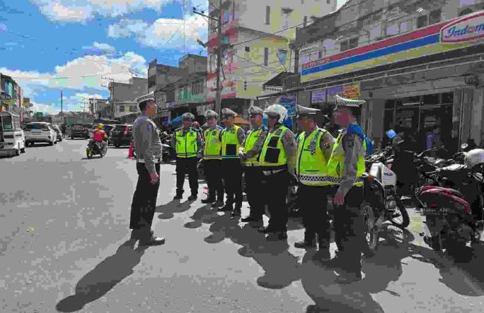 Sat Lantas Polres Tanah Karo Lakukan Pengamanan dan Penertiban di Pusat Pasar Kabanjahe
