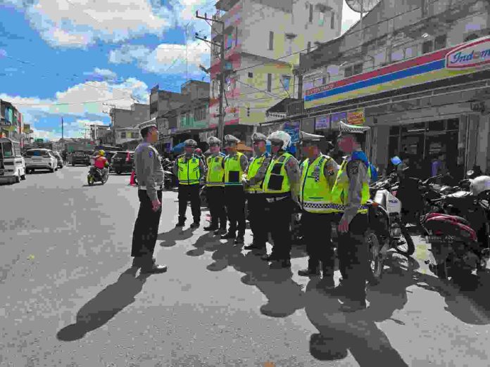 Sat Lantas Polres Tanah Karo Lakukan Pengamanan dan Penertiban di Pusat Pasar Kabanjahe