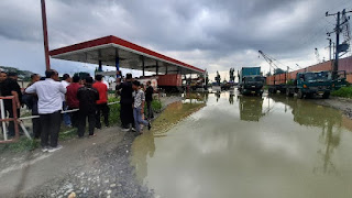 Keberadaan Drainase di SPBU Belawan Menyebabkan Banjir