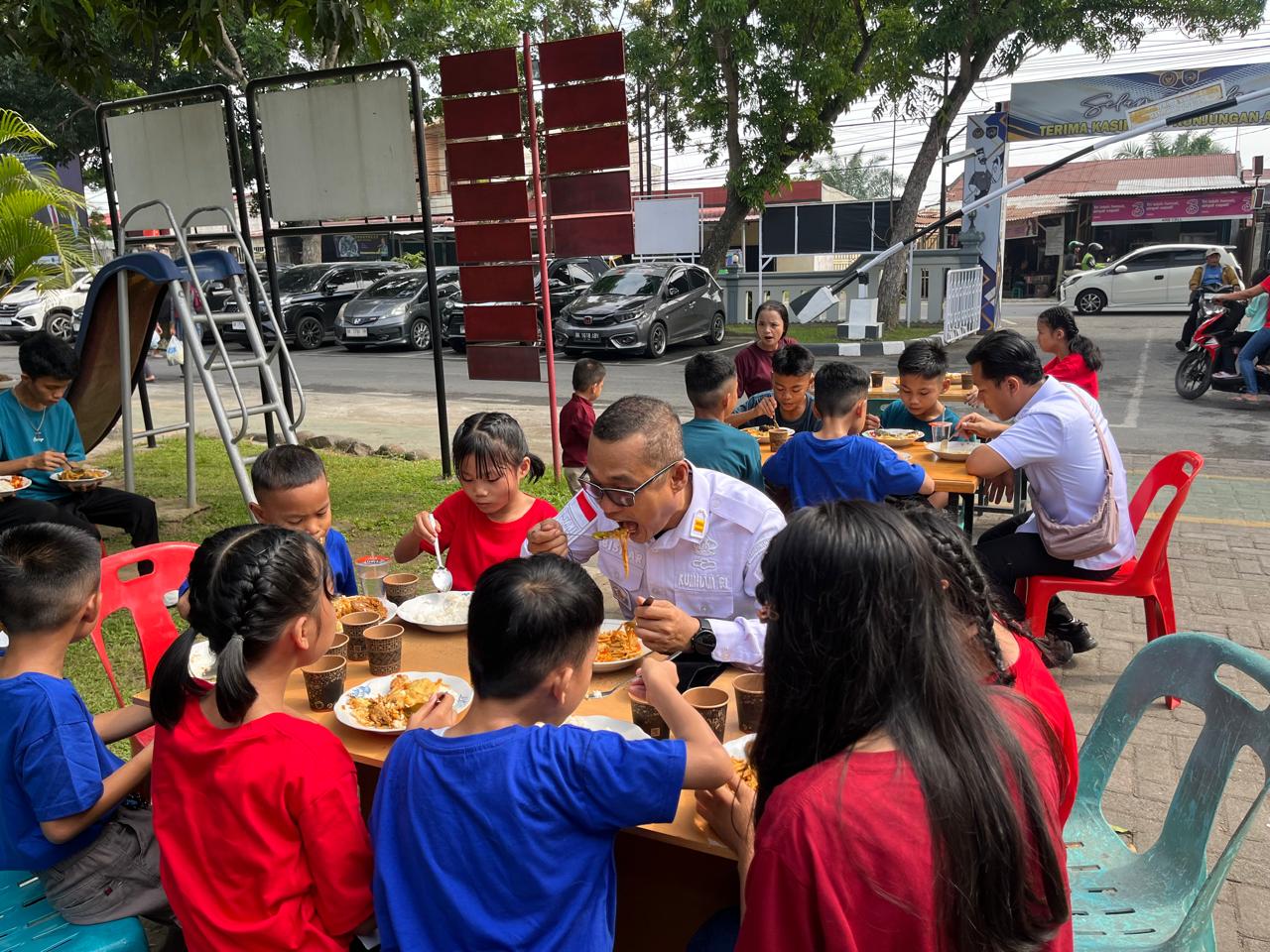 Rutan Kelas I Medan Gelar Makan gratis dengan anak-anak panti asuhan
