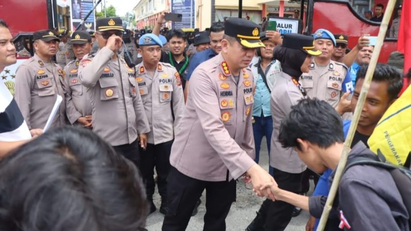 Aksi Unjuk Rasa Elemen Mahasiswa Di Wilkum Polresta Deli Serdang Berjalan Damai dan Kondusif